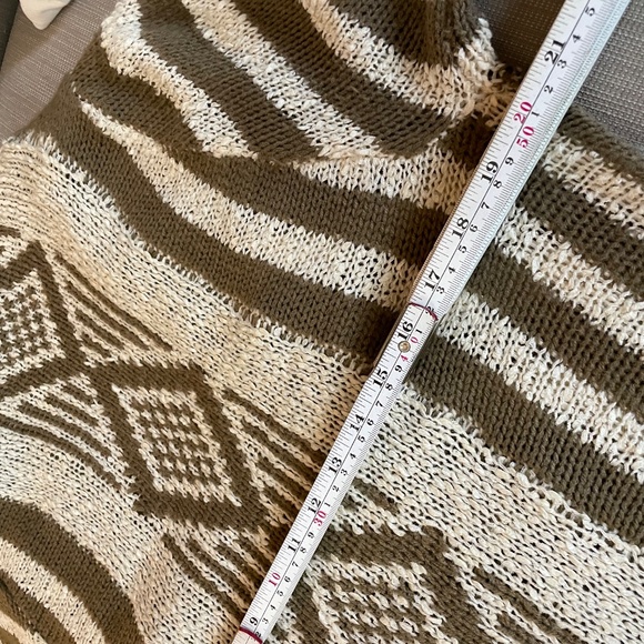 Cute, Knit Cardigan type Sweater, sz Lg - Picture 8 of 8